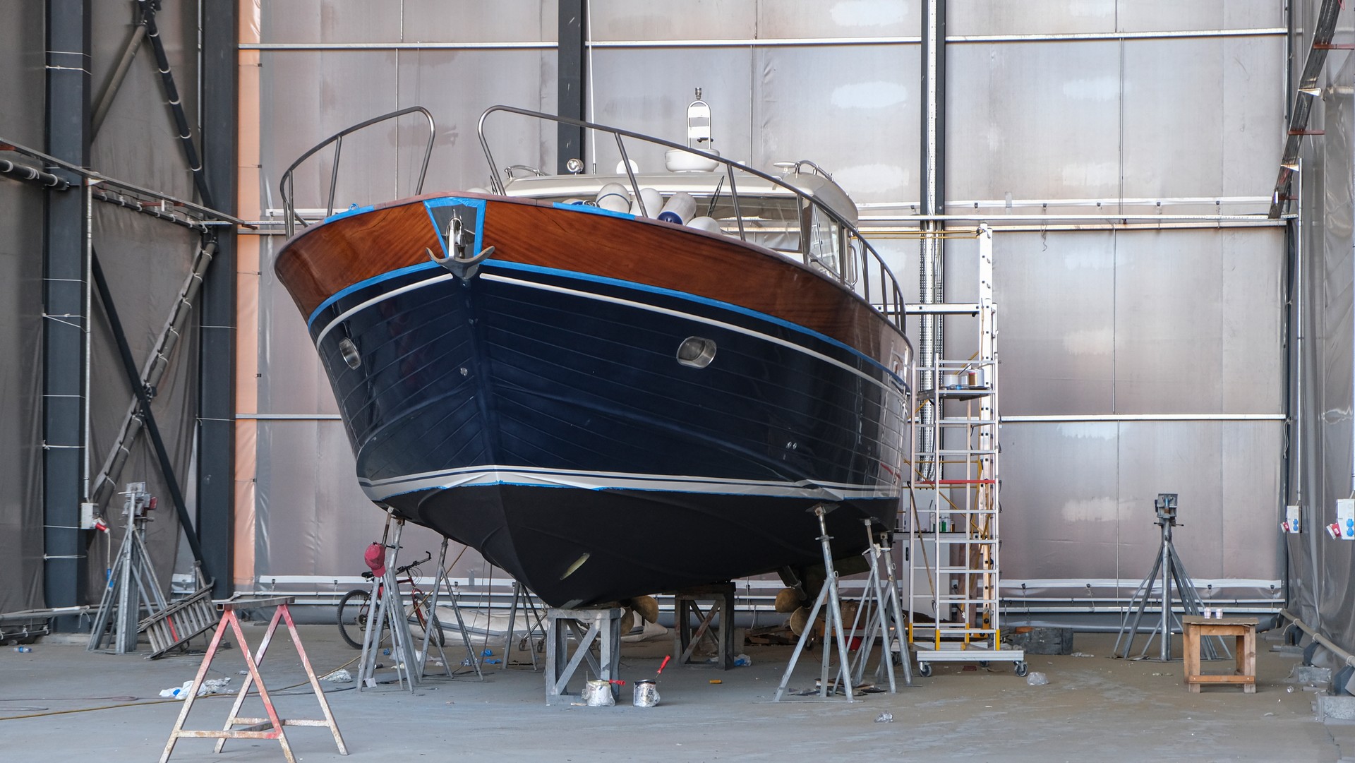 Repair of wooden boats in dry-dock